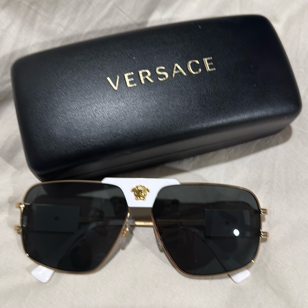‼️SOLD‼️BRAND NEW Versace sunglasses *deal